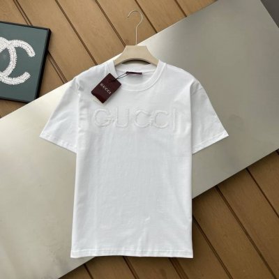 专柜还原顶级复刻版 Gucci 古驰春夏经典刺绣字母男女情侣款宽松短袖T恤 今年最新款胸前经典Logo英文刺绣 面料采用双纱材质面料 肩膀都是双针走线 原版面料