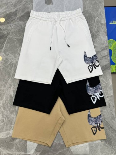 Dio*R迪奥联名款.24S夏季男士运动休闲五分短裤.简单粗暴！侧身无缝设计.经典品牌图形.减龄耐看！进口高级锦棉面料.上身柔软舒适，挺括有型.穿上非常惹眼哟！