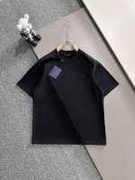 Louis Vuitton* 2025春夏款上新 原高版本 驴家Lv 面料采用270克高密度纯棉 不变形 不缩水 工艺介绍：双线走位 领口＋胸前进口万针精密梵文