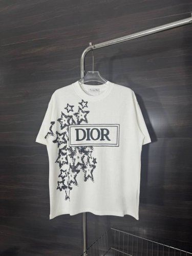 款号 He244 dior-迪奥胸前星星字母印花Logo圆领短袖 面料采用280克双股双纱纯棉面料 手感舒适柔软 上身舒适透气 领口采用同缸同色罗纹 不紧绷 不