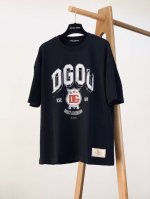 dolce&Gabbana 杜嘉班纳 2025Ss春夏新品 时尚界的宠儿！尽显奢华品质。甄选优质面料打造，奢华与时尚的完美结合，以其精湛的工艺和独特的设计理念闻