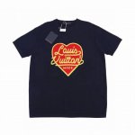 LV Nigo爱心毛织短袖 嵌花提花心形图案圆领衫 采购专柜正品原版，进行1：1打色定染，此款短袖针织衫取材密纺棉布，经典版型。合作系列的心形图案嵌花和标识，并
