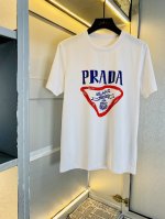 穿240斤 胖子福音 情侣款 码数 M-6Xl 普拉达prada 原单品质 2025最新款 男装短袖T恤 衣服 精选专柜订制顶级丝光棉进口面料 所有细节做工完美