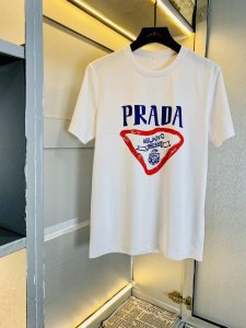 穿240斤 胖子福音 情侣款 码数 M-6Xl 普拉达prada 原单品质 2025最新款 男装短袖T恤 衣服 精选专柜订制顶级丝光棉进口面料 所有细节做工完美