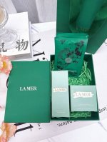 海蓝之谜修护精华眼霜面膜六件套 “宠爱自己，从深海开始。海蓝之谜，献给懂得珍爱自己的你，愿你每一天都光彩照人。”无论是送给自己还是他人，海蓝之谜都象征着奢华与呵