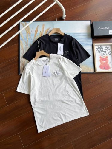 上新# 一盒两件一黑一白 品质短袖推荐Ck Jeans25年夏款立体Logo新款刺绣印花圆领纯棉短袖T恤上衣 印花+刺绣一体的工艺，成本增加耗时耗力。 纯棉面料