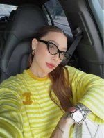 上新 Chanel香奈儿新款毛巾刺绣柠檬黄防晒条纹长袖 太适合这个夏天穿了嘎嘎好看不会闷！！ 非常宝藏的单品 防晒显白效果也是满分 字母刺绣Logo绝美 高级感