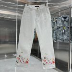P160 Lv 路易 25新品 后口袋字母Logo牛仔裤！特定最新品牌皮标 重磅单品~私渠稀有臻品 客供五金辅料 进口客供定织牛仔棉布面料,时尚又个性 超级百搭