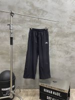 款号#S486 Balenciaga 巴黎世家24Ss 3B刺绣拼接作训校服冲锋衣夹克外套套装裤子 采用80支平纹高密度涤纶面料原版一致 双层用料 整件衣服逼格