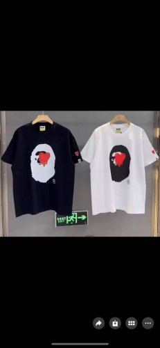 001061款Bape X Emotionally Unavailable 联名款 Ss25 心形猿人图案字母印花袖口徽标短袖T恤 男女同款 码数Smlxlxx