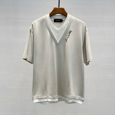 驴家 2025春夏新款短袖 走秀款 今年最新最设计 非常洋气 独家定制原版透气面料 下摆拼接 领口假两件设计 垂感超好不易褶皱 不起球 透气舒适 细节走线完美无