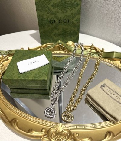 gucci双G麻花项链 520好礼 官网同步 两色可选 重工款 非常有质感的一款项链 中性款 可配情侣 古银电镀厚金 标志性双G元素 绝对的经典款 配全套礼盒包