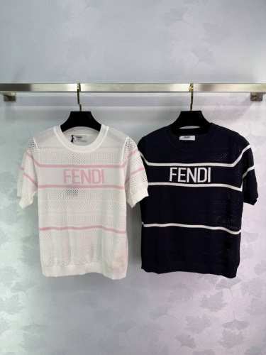 Fend* 2025春夏最新系列！镂空圆领针织短袖！定制进口羊毛针织材质 亲肤透气 质感上乘 撞色条纹 胸前标志性Logo提花 通体镂空肌理 透气舒适与时尚的完