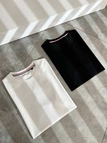 Moncler蒙家 2025春夏最新男女同款贸易订单短袖T恤，全品相！！网红款！采用Logo图案压胶设计！上身舒适透气，不僵硬，整体有着丰富的立体感，品质出口订