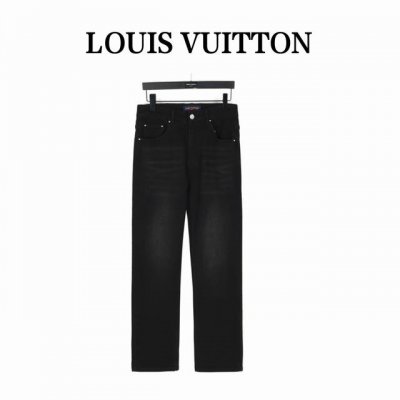 Louisvitton 路易威登 后袋老花彩色刺绣牛仔裤 今年为止做的最牛逼的牛仔裤，重度水洗工艺，暗藏玄机的细节非常多，这次主推的裤子无论是版型还是上身都太完
