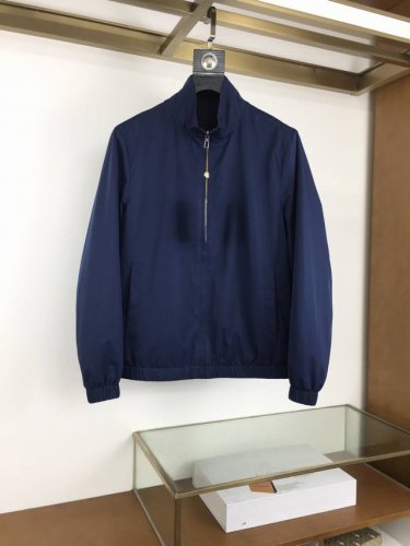 新品夹克 Loro Piana诺悠翩雅 双面夹克！秋冬新品男士休闲夹克外套，外贸公司订单！客供防水聚酯纤维材质，经典的专有织物之一！ 质地轻盈、触感又柔软细腻、
