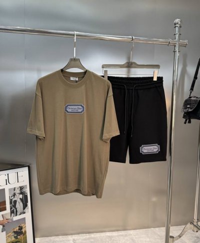 上衣 裤子 Dior*迪奥25S夏季新款潮牌T恤.可搭配短裤成套.经典刀片字母造型.立体刺绣工艺.视觉感受超前！悬垂感强！手感质感都极完美.时尚又好看！定制23