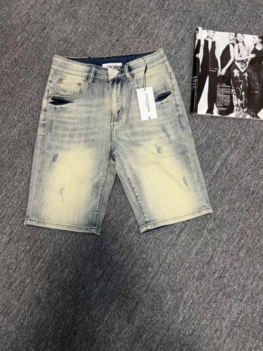 Tb 汤姆布朗黄泥牛仔短裤 在当下的服装流行趋势中，一种更加注重个性和自我表达的风格正在崭露头角。这其中，重度洗水质感的牛仔短裤自然少不了 这种短裤因其特殊的洗