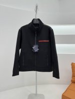 P480。镇店级别奢物，P家重磅尤物登录 ：高规红皮标系列新款，重工打造，高端运动休闲风尚，情侣款百搭立领夹克外套 镇店级别的奢物单品 P家本年度红皮标系列的巅