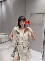 马甲 Dio* 25Ss早春新款 老花夹克外套丨原版开发！高版出品！ 这款连帽夹克饰以金色 Oblique 提花，回溯 D*Or 于 1967 年推出的经典图案