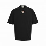 gucci 古驰 25Ss 领口刺绣短袖 面料采用定制240G 26支特滑双股精棉平纹高密无尘全棉布料 前幅高密度加厚 走线平整 代工品质 全套定制辅料 siz