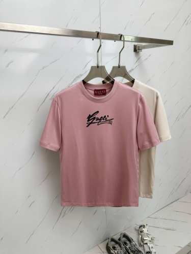 Gucci 2025Ss夏季最新品，专柜同步有售，原单狠货，时尚休闲圆领短袖T恤，上身舒适！吸睛而有亮点，采用进口原版面料，顶级工艺字母图案Logo，简单而不失
