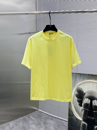 迪奥 Dior 2025新款 圆领 短袖 T恤 体恤 半袖 ，高端版本！专柜定制面料 透气舒适度高，细节无可挑剔，品牌元素设计理念，体现高品质。手感细腻柔软！呈