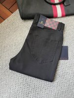 p260 Lv‘’2025Ss春夏新款 高级定制专用面料 定制原版五金 重工工艺打造 车工走线精细 定制面料 柔软舒适 质感显著 辅料精美 上身效果超赞 三标齐