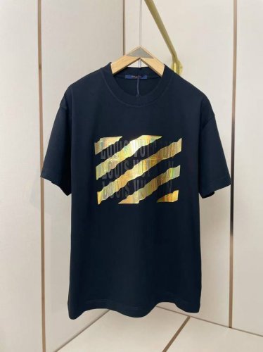 lv新款遮挡字母T恤 3D立体硅胶字母 凹凸有型 个性十足 肩部通肩压条 280克纯棉面料舒适透气 黑白双色 男女同款 码数S-Xxl