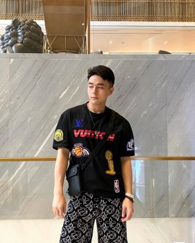 模特图# Lv路易威登Louis Vuitton 驴家1V 经典联名Nba刺绣满身图案字母半袖T恤短袖 1区别市场货不对版：全部走单线 咱家正品1:1的特种机压