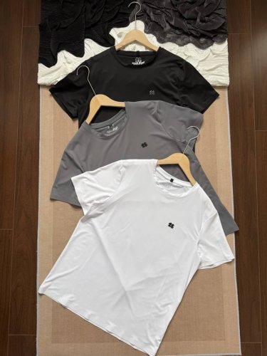 kolon Sport 可隆 无痕压胶 冰丝速干运动T恤 不想夏天出门一身汗？这款冰丝速干T恤，轻薄透气，告别闷热感，让你清凉一整天！ 采用高弹冰丝面料，手感丝
