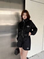 Fend* 25Ss春夏新款 连帽冲锋外套+短裤套装丨独家高版出品 进口再生尼龙材质 舒适好穿 挺括有型 面辅料开发 胸前饰以标志性刺绣字母徽标点缀 彰显品牌调