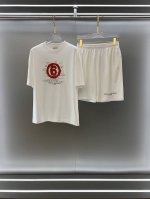 马吉拉 Mm6高端定制 2025春夏新款首发专柜最新款短袖短裤休闲潮男套装套装 重工凹凸图案设计 领子袖子做破洞设计 高端订制 设计前卫时尚！品牌Logo重工艺