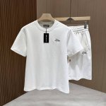 套 Kiton 奇顿 老钱新贵推荐 都市户外休闲运动三件套装 重磅套装来袭 采用客供定制针织纯棉面料 面料目前市场最高等级 经典品牌徽标刺绣点缀 认识顶级男装界
