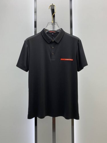 普拉达25Ss新款春夏短袖翻领T恤Polo，最高版本客供定制高端朱地面料简单时尚款，螺纹拼色螺纹配色超级好看！胸前始祖鸟贴标标识图案经典Logo简单大方的款式！