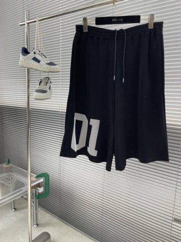 Blcg 篮球系列“01”垂感毛织球服短裤 创新性纱线选材，定织100%高模量人造丝，采用奥地利兰精集团生产的Modal Black系列，通过Nmmo溶剂纺丝工