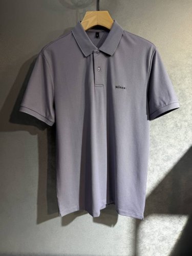 kiton 25Ss新款春夏短袖 最高版本客供定制高端丝光珠地棉面料 简单时尚款，螺纹拼色螺纹配色超级好看！经典Logo的设计 简单大方的款式！满满的高级感，四