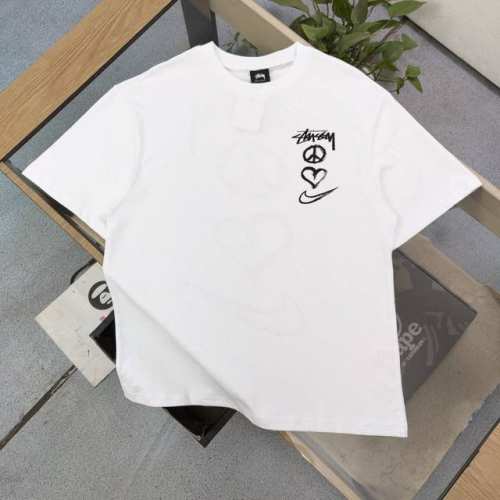 上新 款号：Bm112 2025新款Stussynike斯图西联名耐克大钩子字母图案Logo印花休闲情侣宽松短袖T恤，经典永远不会过时、人手必备款，250G纯棉