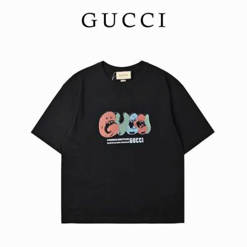 Gucci古驰24Ss新款限定版数码印花短袖T恤 定制面料原版版型 数码印花细节完美 260克60支纯棉双纱面料。 颜色：黑色白色 货号512120003 尺码