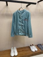 dior Homme、新款时尚薄款连帽夹克海外贸易公司渠道订购，中国香港仓直发，精品限量发售。 超级干净清新面料采用100%锦纶制成，连帽拉链的款式设计，衣身设