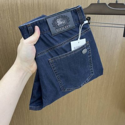 新品 Bbr 2540春夏新品休闲牛仔裤 官网同步发售 裤身工艺设计 进口客供辅料 东欧牛仔面料定制 代工厂p出品免检 每个细节做到极致 原版五金配件 潮范十足