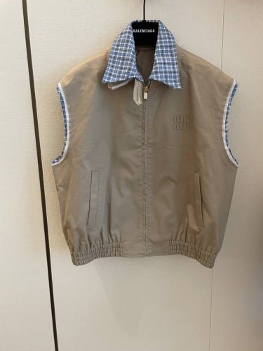 miumi* 25Ss早春新款 复古文艺风卡其色马甲外套丨独家Yb开发！高版出品！天蓝色格纹翻领可拆卸。假两件拼接设计！宽松廓形剪裁版型百搭不挑人！可甜可盐气质