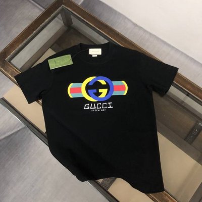 Gucci 古驰 2025春夏新品龙年限定情侣款T恤 时尚休闲圆领短袖 采用进口原版科技面料 顶级印花工艺图案 独特设计 档次极高 舒适透气 上身时尚帅气 三标