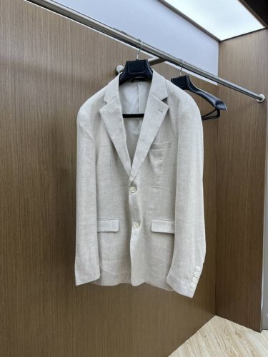 爆款 Bc 抢先发售 2025新款西服外套，原单狠货 意大利进口面料，欧洲专柜同步，上身更随意大方，专柜原版五金奢华高档定制配饰新作！奢华品牌特质Logo点缀设