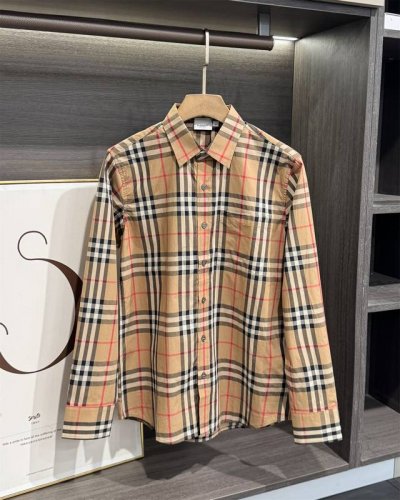 burberry衬衫经典 Ss新款格子经典对格长袖条纹衬衫 B09 面料采用100%纯棉格纹原版定制面料 面料属性舒适 透气 水感柔软 色织格纹纹路清晰 简约不