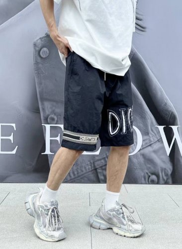 品名：迪奥 Dior 25Ss 织带拼接运动破洞 剪花工艺 内里网眼短裤五分裤 面料：梭支 颜色： 黑色 灰色 尺码M-L-Xl 腰围 臀围 裤长 M 70 4