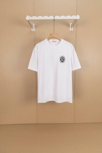 挂拍图 顶级版本 新款 2025Ss字母标识限定印花短袖男女款 露露今年太好看难以形容对它的喜爱 既有高级感又兼顾舒适度 按头安利～ 立体凸起Logo很高级一点