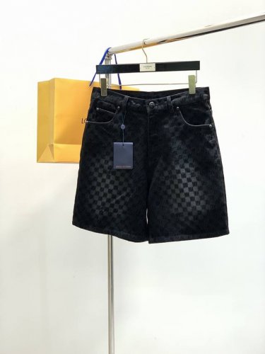 louisvuitton 路易威登，2025夏季新款，专柜同步有售，原单狠货，水洗休闲牛仔短裤，进口原版水洗弹力面料，舒适有弹性，顶级印花工艺字母图案Logo，