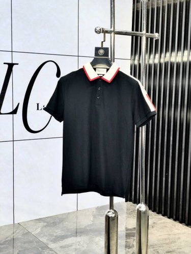 Gucci 2025春夏Sshk专柜同款同步上新短袖翻领polo定制珠地面料 胸前品牌字母工艺构成标志彰显品牌奢华 1X高端人士必备单品 懂货的来欢迎对比专柜