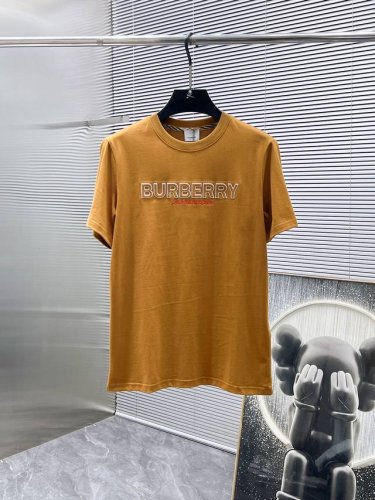 巴宝莉 Burberry 2025Ss新款 半袖 体恤 短袖 圆领T恤，高端版本！专柜定制面料 透气舒适度高，细节无可挑剔，品牌元素设计理念，体现高品质。手感细